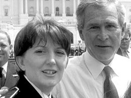 Атифете Яхьяга и Джордж Буш. Фото: noa.al