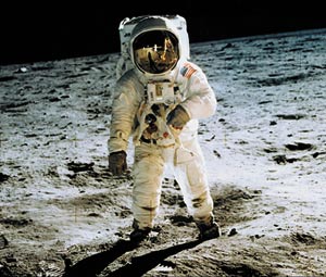Астронавт Баз Олдрин («Аполлон-11») ступил на поверхность Луны через 20 минут после Нейла Армстронга. 21 июля 1969 года. Фото NASA.