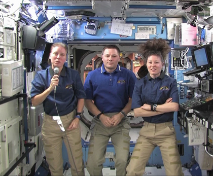 Бортинженеры экспедиции МКС-24 Шэннон Уокер (слева), Даг Уилок и Трейси Колдвелл-Дайсон. Фото NASA TV