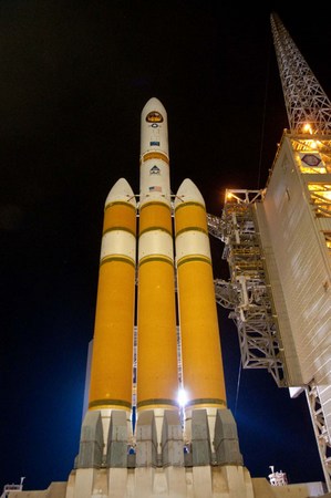 Ракета на старте. Фото Pat Corkery/United Launch Alliance