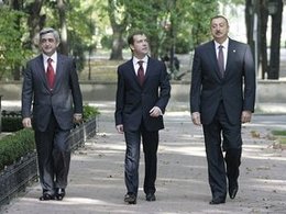 Серж Саргсян, Дмитрий Медведев, Ильхам Алиев (слева направо))