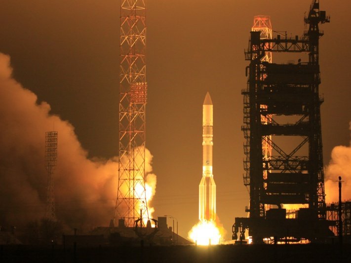 Старт носителя «Протон-М» с аппаратом «Ямал-420»