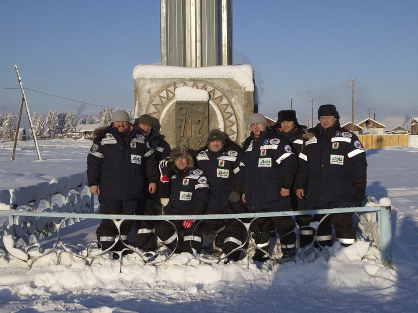 Крайний слева — руководитель подводного исследовательского отряда Русского географического общества Дмитрий Шиллер