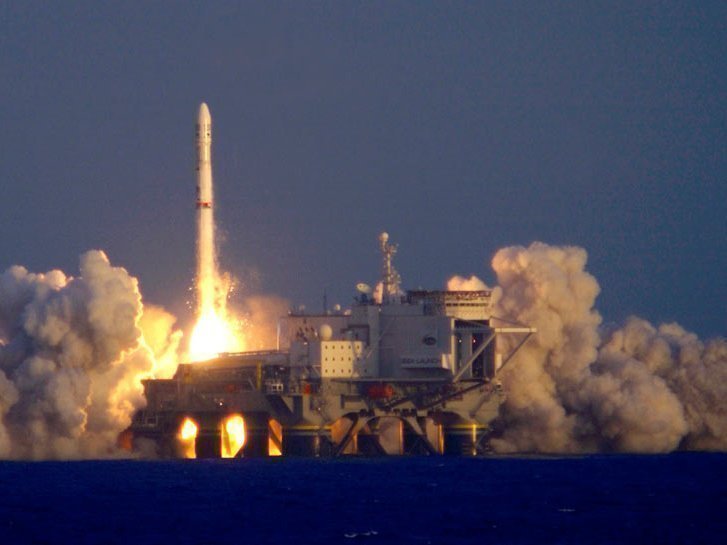 Старт ракеты-носителя «Зенит-3SL» с плавучей платформы Odyssey