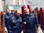 Путин и Алекперов на морской платформе «Астра» в Каспийском море в 2002 году