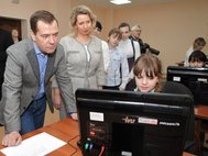 Дмитрий Медведев вместе с супругой в Ивановском детском доме