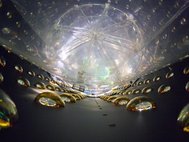 Внутренная поверхность одного их трех детекторов антинейтрино в составе проекта Daya Bay (Многонациональный эксперимент по изучению осцилляций нейтрино, проводящийся в Китае)