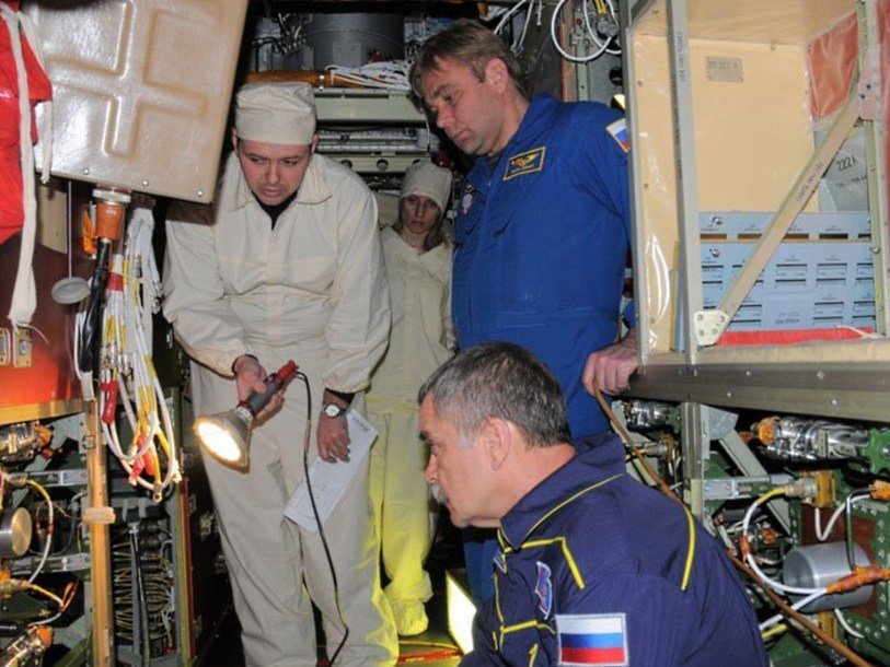 Космонавты Сураев и Тюрин в МЛМ