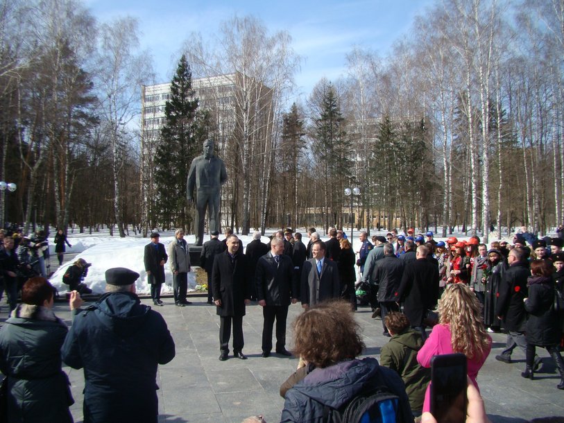 Встреча у памятника Гагарину