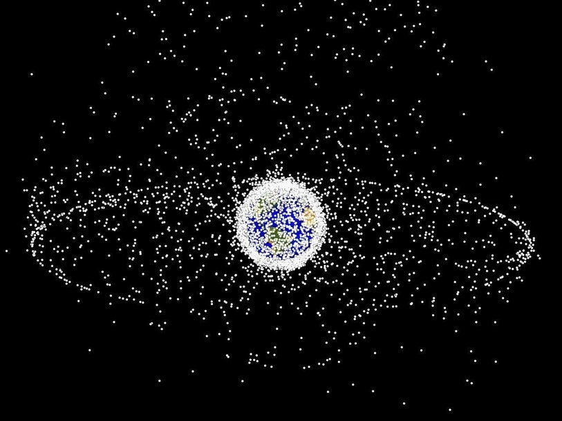 Спутники в околоземном пространстве