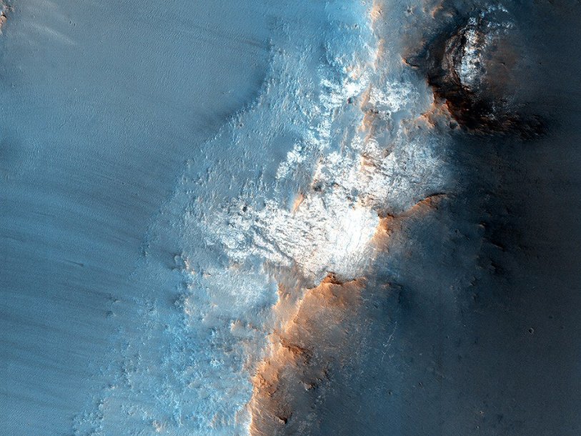 Кратер Индевор – гигантский ударный кратер, сформировавшийся на Марсе миллиарды лет назад.