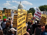 Акция протеста против войны в Сирии перед Белым домом в США