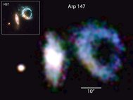 Изображение пары галактик Arp-147, полученное при помощи 200-дюймовый телескоп в Паломарской обсерватории и ПЗС-матрицы. Вверху слева - фото, сделанное телескопом Hubble.