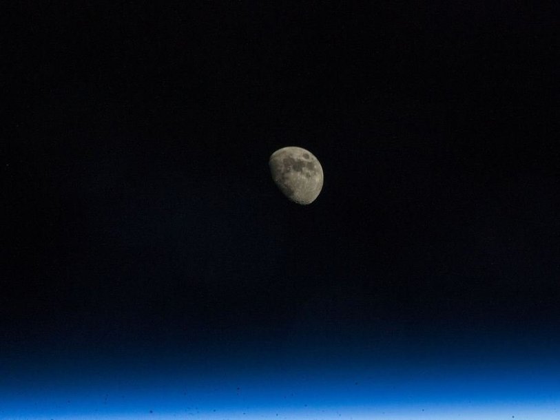 Вид Луны с МКС. Фото: NASA