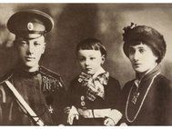 Николай Гумилев и Анна Ахматова с сыном Львом