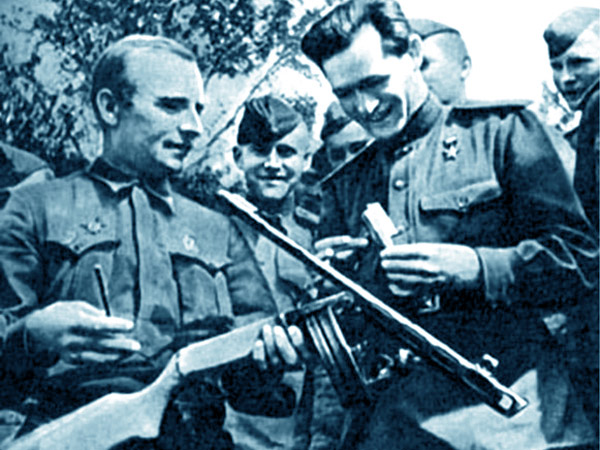 Георгий Семенович Шпагин (слева)