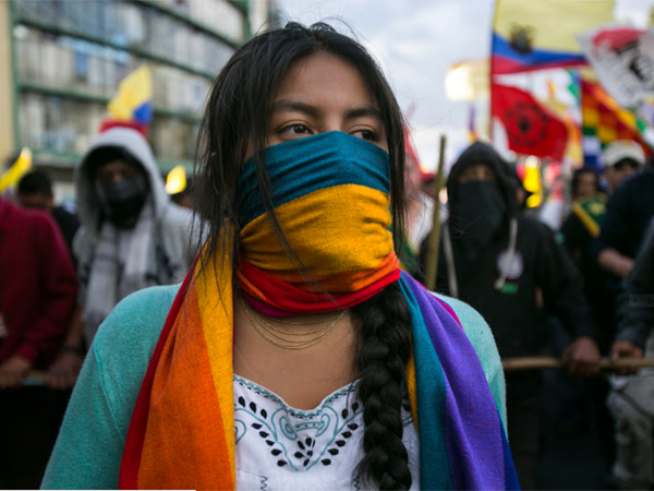 Участница демонстрации в Эквадоре