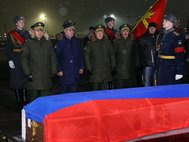 Аэродром "Чкаловский", 30 ноября 2015 года. Встреча самолета с телом командира Су-24М Олега Пешкова