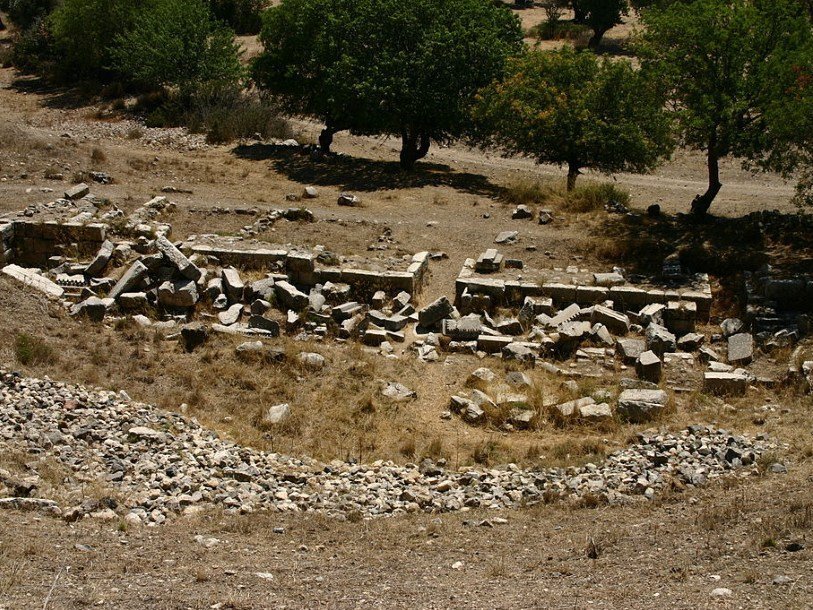 Руины театра в Теосе
