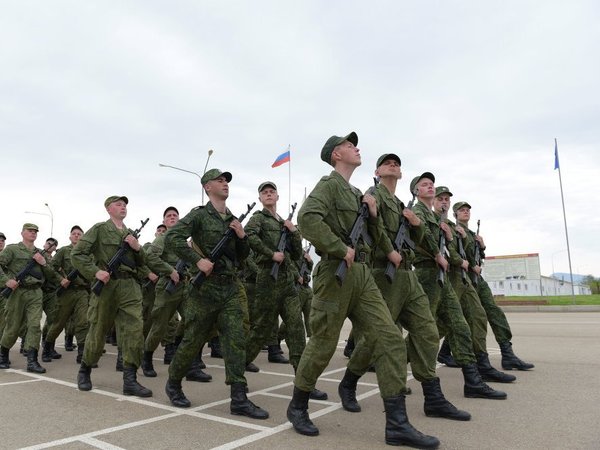 Военнослужащие 7-ой российской военной базы 