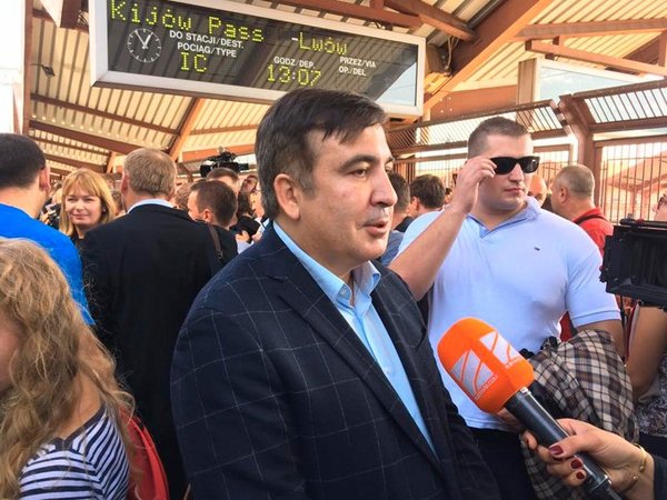 М.Саакашвили на вокзале Львова