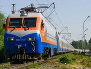 Пассажирский поезд в Казахстане