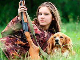Девушка с ружьем и собакой
