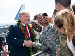 Д.Трамп с военнослужащими США