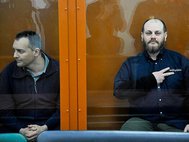 Сергей Михайлов (слева) и Руслан Стоянов (справа) в суде
