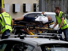 Раненые около мечети в Новой Зеландии