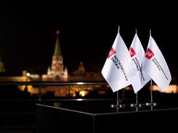Флаги с логотипами Московской биржи