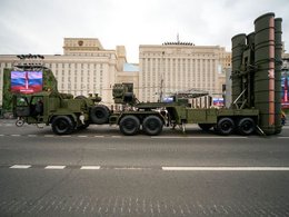 Выставка вооружения на Фрунзенской набережной
