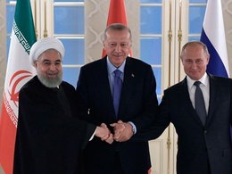 Встреча Владимира Путина с Реджепом Эрдоганом (в центре) и Хасаном Рухани