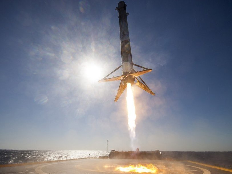 Приземление первой ступен Falcon 9