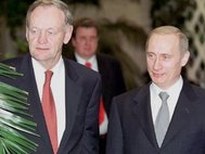 С Премьер-министром Канады Жаном Кретьеном в Зимнем саду Кремля. 14 февраля 2002 года, Kremlin.ru