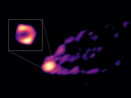 Черная дыра с джетом в центре галактики Мессье 87