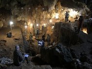 Раскопки в пещере Там Па Линг