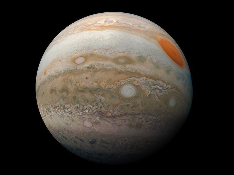 Поскольку хозяином планеты является холодная звезда с малой массой, саму планету можно назвать теплым Юпитером